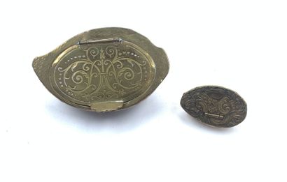 Deux tabatières dans des coquillages à monture...