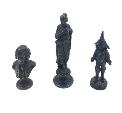Ensemble de trois sujets en bronze à patine...