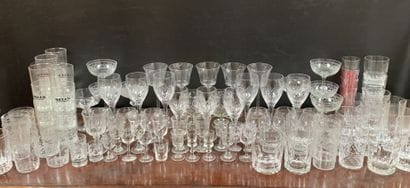 Partie de service de verres en cristal dépareillés....