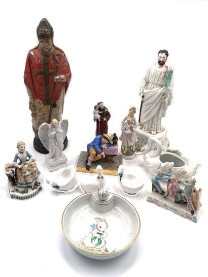 Ensemble en porcelaine comprenant des divers...