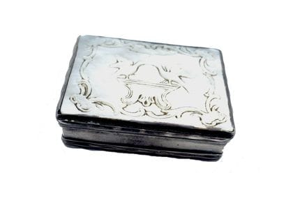 Boîte rectangulaire en argent et nacre à...
