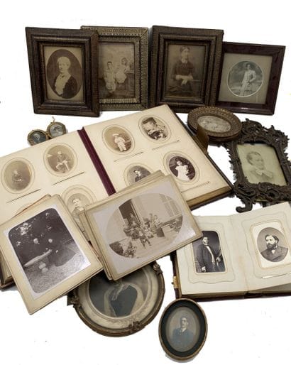 Lot de photographies dont albums et certaines...