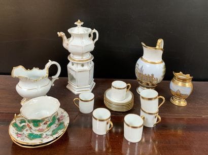 Lot de porcelaines comprenant partie de service...