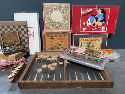 Lot de jeux divers dont bagammon, canons,...