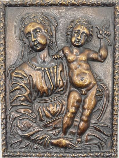 Plaque rectangulaire en bronze à patine médaille...