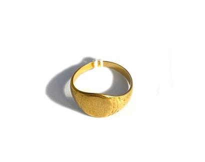 CHEVALIERE in 750 thousandths yellow gold,...