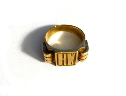 CHEVALIERE in 750 thousandths yellow gold...