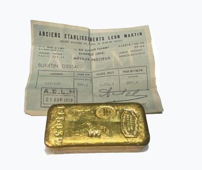 One gold ingot, gross weight 1001.3 g, fine...