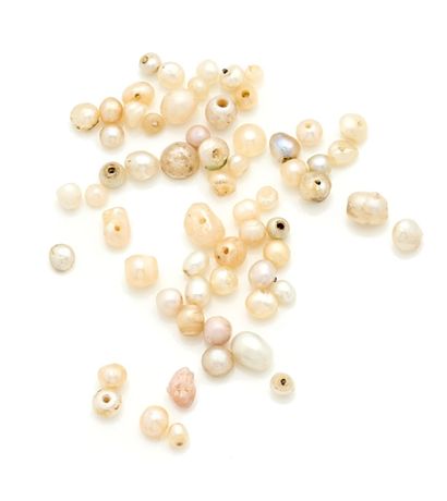 ENSEMBLE de perles d'imitation de culture...