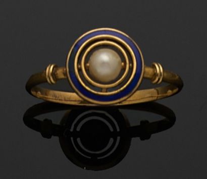 BAGUE en or jaune 750 millièmes, le centre...