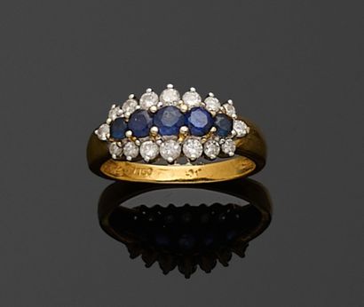 BAGUE en or jaune 750 millièmes, le centre...