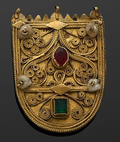 PENDENTIF de forme écusson en or jaune 750...