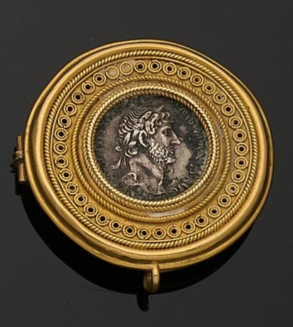 BROCHE de forme ronde en or jaune 750 millièmes,...