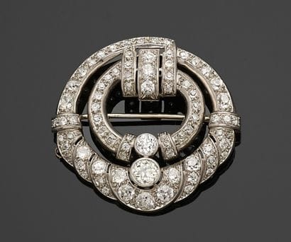 BROCHE de forme ronde en platine 850 millièmes...