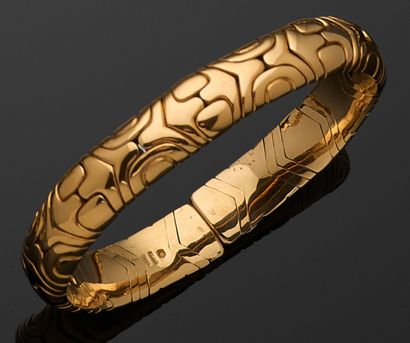 BULGARI
Bracelet rigide ouvert en or jaune...