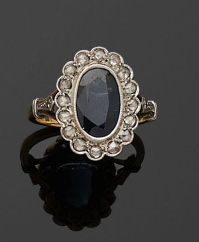 BAGUE en or 750 millièmes de deux tons ornée...