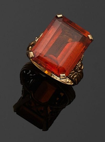 BAGUE en or jaune 750 millièmes ornée au...