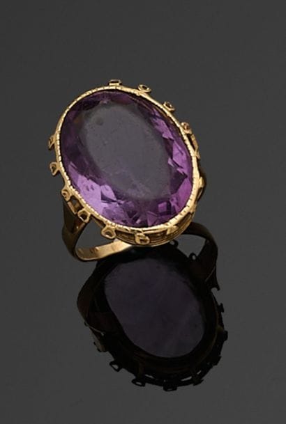 BAGUE en or jaune 750 millièmes ornée au...