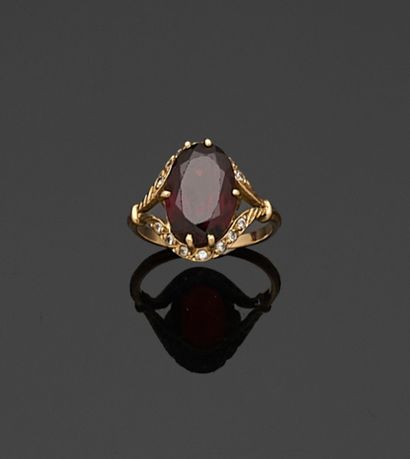 BAGUE en or jaune 750 millièmes ornée d'un...