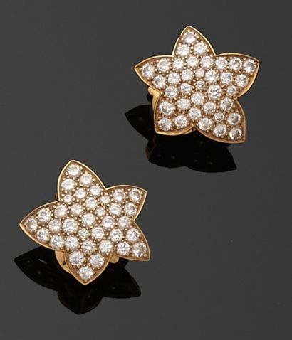 VAN CLEEF & ARPELS
Paire de boucles d'oreilles...