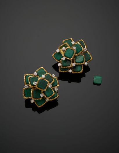 PAIRE DE BOUCLES d'oreilles en or jaune 750...