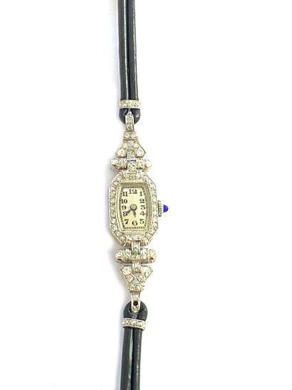 MONTRE bracelet de dame, la montre en platine...