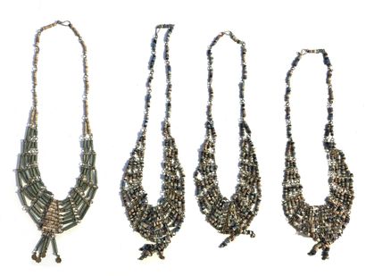 ENSEMBLE de bijoux fantaisies ornés de pierres...