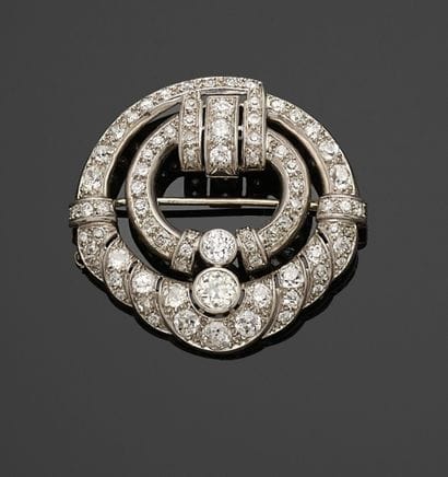 BROCHE de forme ronde en platine 850 millièmes...
