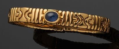 BULGARI
Bracelet rigide ouvert en or jaune...
