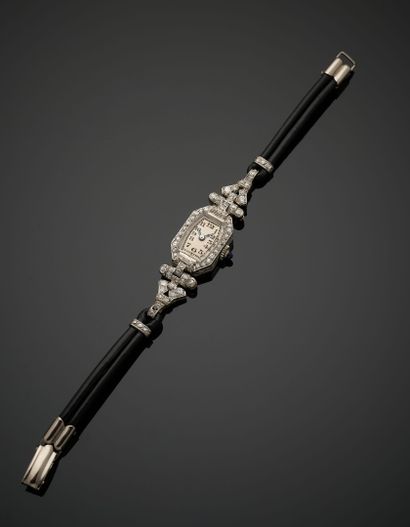 MONTRE bracelet de dame, la montre en platine...