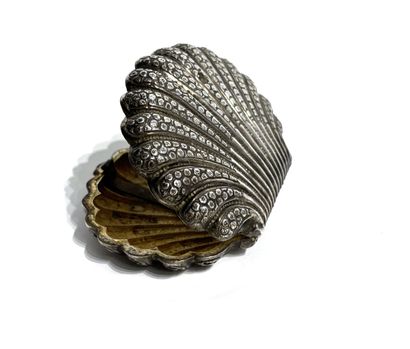 Shell-shaped box in silver 800 thousandths,...