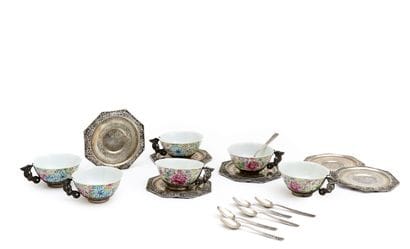 TEA SERVICE including :
- six porcelain cups...