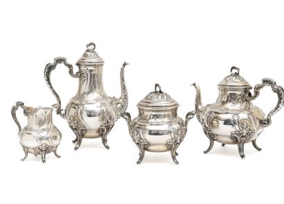 Tea and coffee service on four feet in 950...