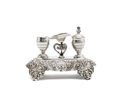 Silver ENCRIER, the base on four feet embossed...