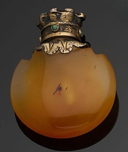 SMALL agate salt flask, engraved metal mount...