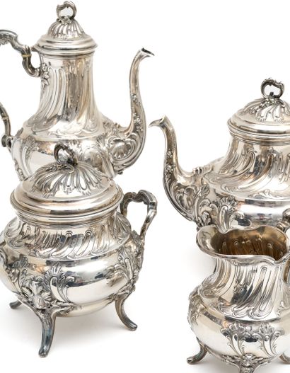 Tea and coffee service on four feet in 950...