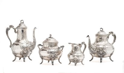 Tea and coffee service on four feet in 950...