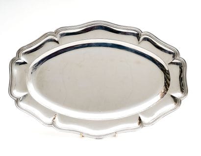 Oval PLAT in 925-thousandth silver, the curved...