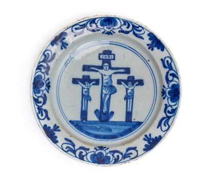 Delft 
Round earthenware plate with blue...