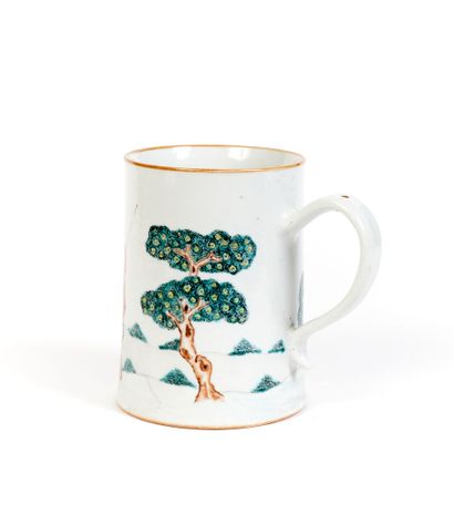 CHINE
Grande chope cylindrique en porcelaine...