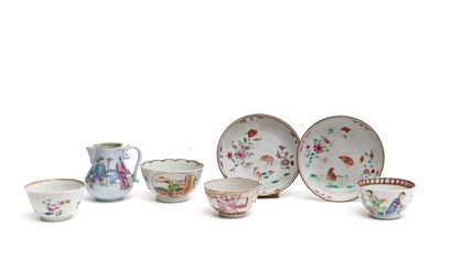 Chine 
Ensemble en porcelaine à décor polychrome...