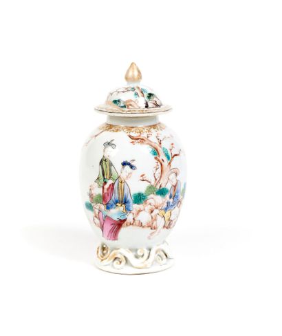 CHINE
Boîte à thé couverte en porcelaine...