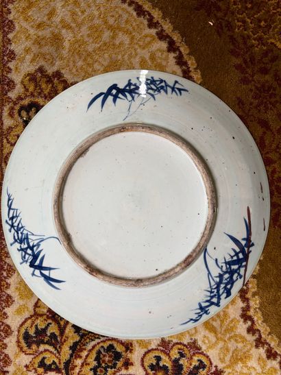 VIETNAM
Deux plats en porcelaine à décor...