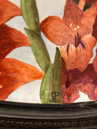PORCELAIN PLAT with enameled polychrome decoration...
