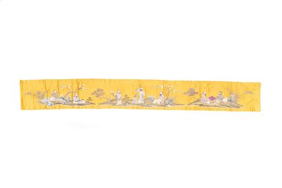 CHINE - Vers 1900
Longue banderole en soie...