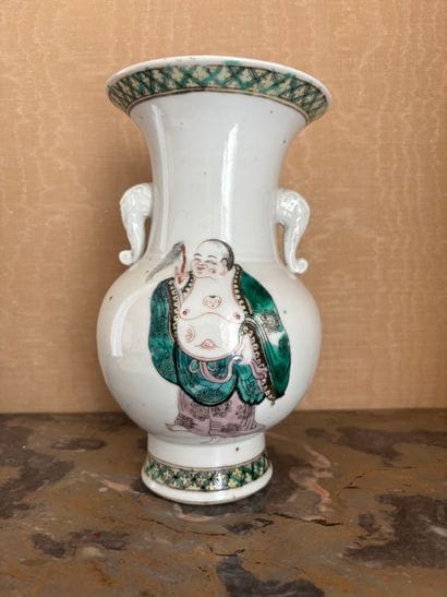 CHINE
Vase balustre en porcelaine à décor...