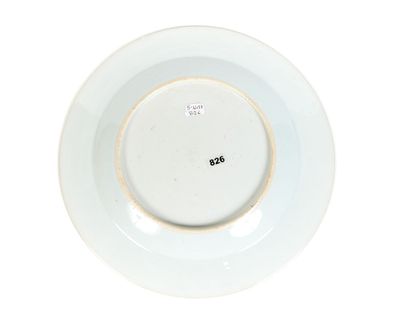 CHINE
Trois assiettes en porcelaine à décor...