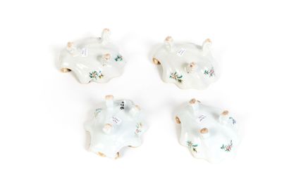 CHINE
Ensemble de quatre salières en porcelaine...