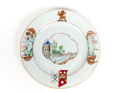 CHINE
Trois assiettes en porcelaine à décor...