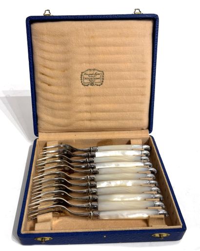 FOUQUET-LAPAR 
Suite of twelve forks in 925/1000...
